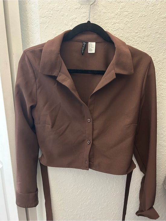 H&M Tops - H&M Brown Cropped Button-Down Shirt